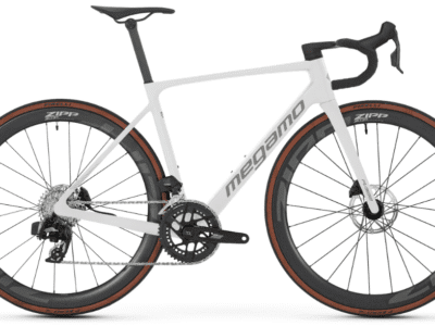 Vélo MEGAMO RAISE 07 carbone Shimano 105 Di2 12V 2026 White