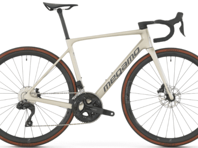 Vélo MEGAMO RAISE 15 carbone Shimano 105 Di2 12V 2026 Silver mat