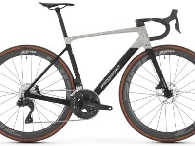 Vélo MEGAMO RAISE 15 CW carbone Shimano 105 Di2 12V 2026 Noir/blanc
