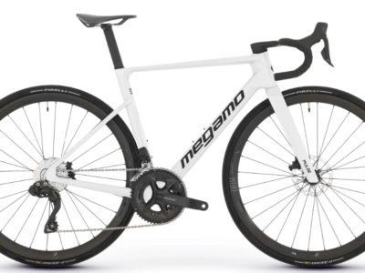 Vélo MEGAMO PULSE 15 Carbone Shimano 105 Di2 12V 2026 Pure White